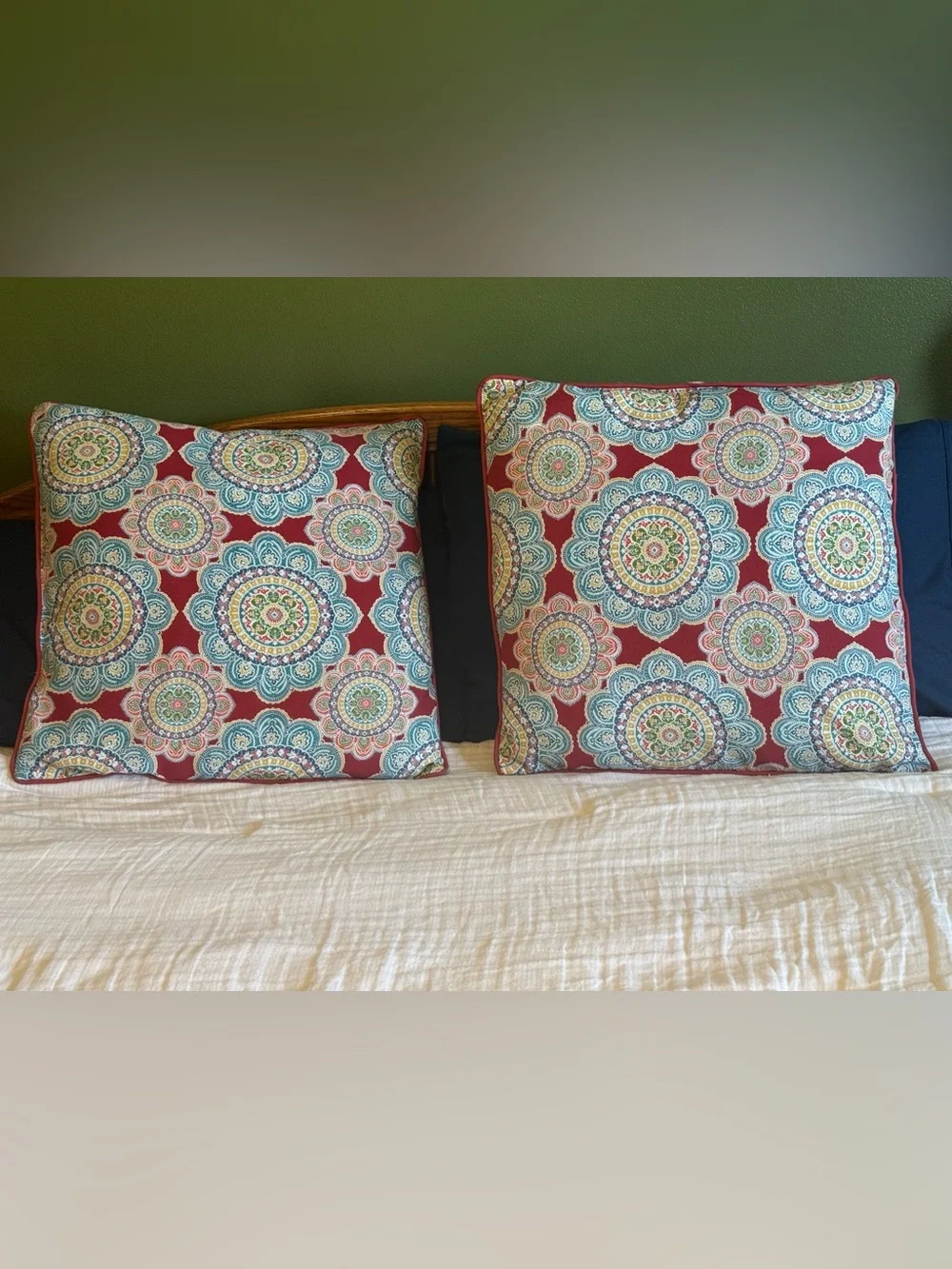 2-Red Floral Medallion Indoor/Outdoor Throw Accent Pillow Pair